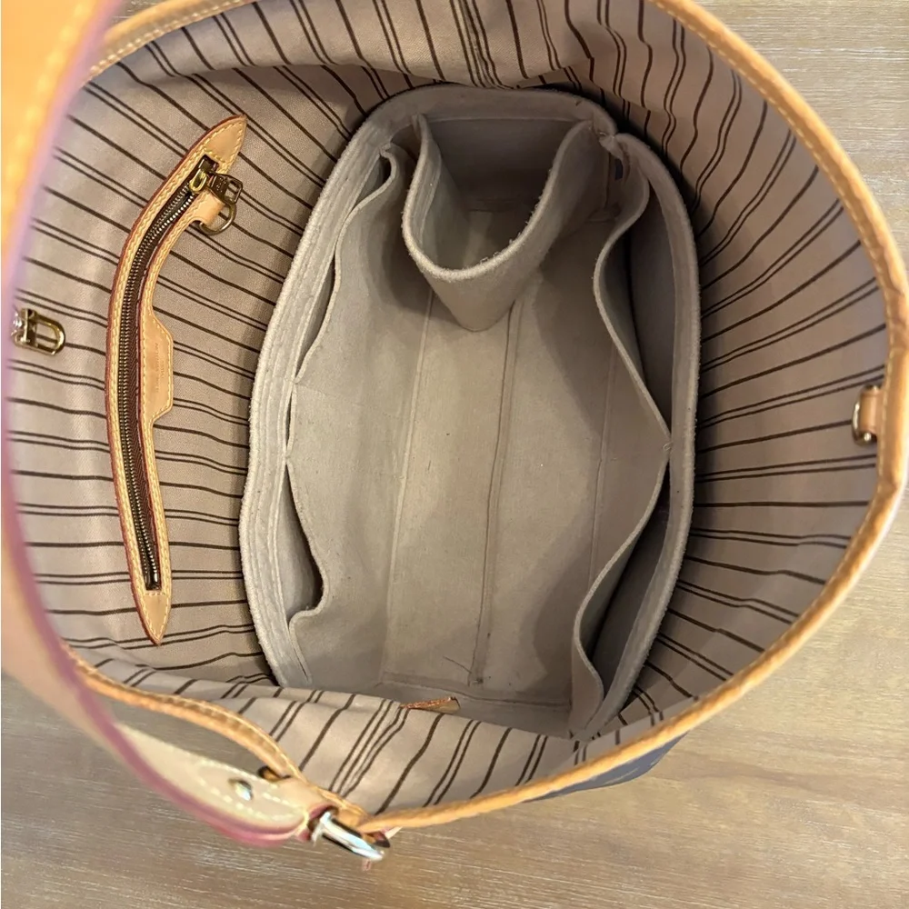 Louis Vuitton Delightful MM New Model M50156 with box, dust bag, original tags - Picture 7 of 11